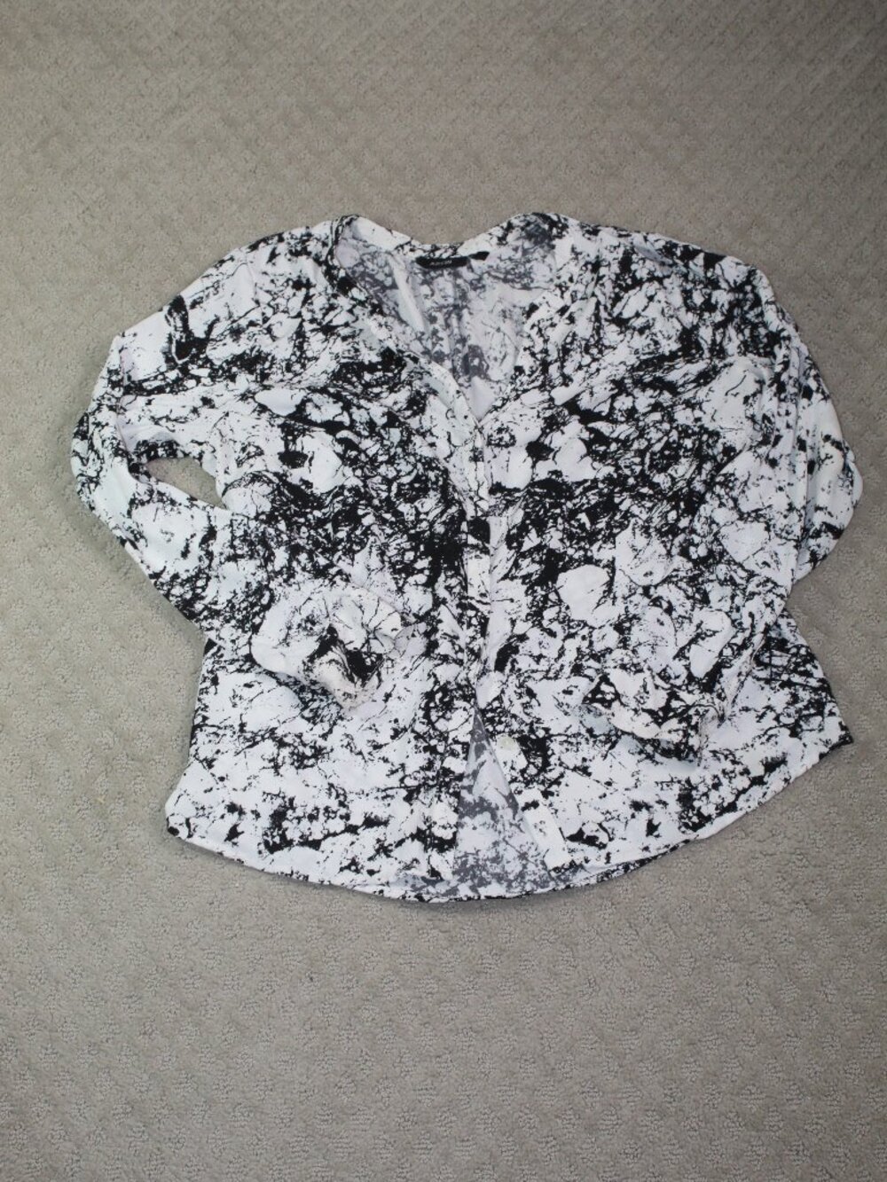 Apt 9 Sz L Black White Abstract Print Long Sleeve Light Weight Button Up Blouse